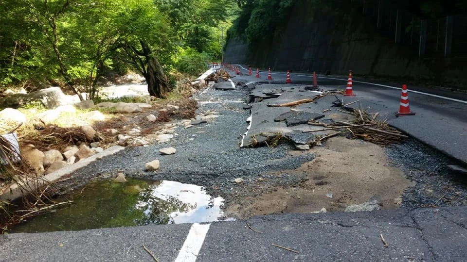 至る所で車の通行が困難な場所がありました。